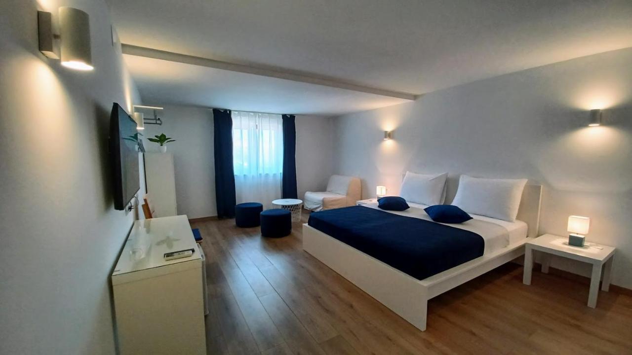 Amaryllis Residence, Apartment Diana & Deluxe Rooms With Shared Kitchen Veli Lošinj Εξωτερικό φωτογραφία