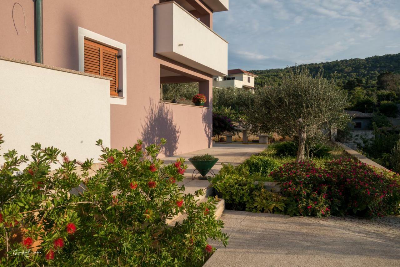Amaryllis Residence, Apartment Diana & Deluxe Rooms With Shared Kitchen Veli Lošinj Εξωτερικό φωτογραφία